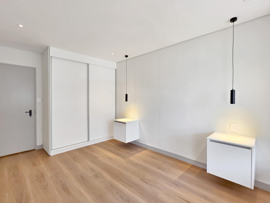 2 Bedroom Property for Sale in Sea Point Western Cape